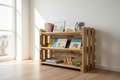 Kinderregal / Bücherregal aus recycelten Europaletten mit Büchern