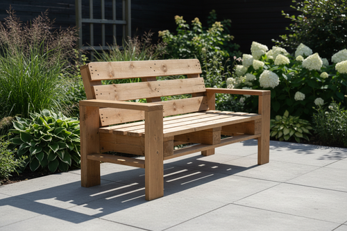 Gartenbank aus recycelten Europaletten